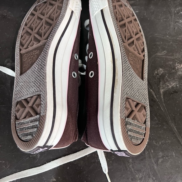 Converse low tops, women’s size 7 (more like 8) brown and pink - Picture 5 of 6